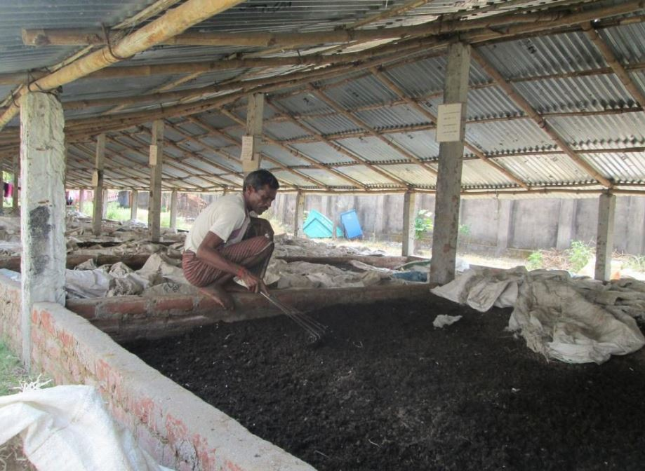 Vermicomposting container